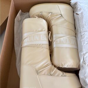 Moon Boot Beige Winter Footwear